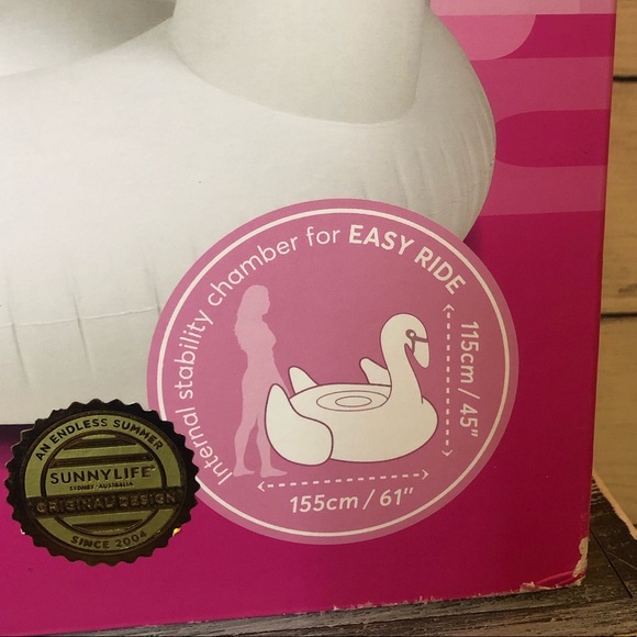 Luxe Pool Float- Flamingo and Swan - Picture 3 of 4